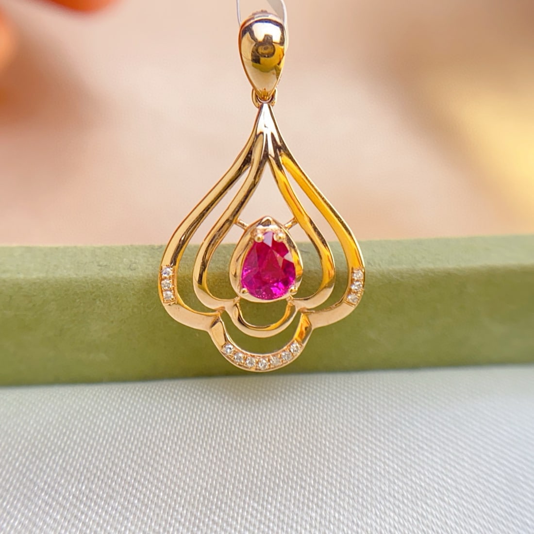 14k Gold 0.55 Ct Natural Ruby & Diamond Pendant( Without Chain ): Ref:231090101 // gold content:14k gold // main gemstone:ruby // shape:pear // carat weight:0. 55ct // color:red // treatment:natural // // adjacent gemstone 2 : diamond // number of stones:13 //