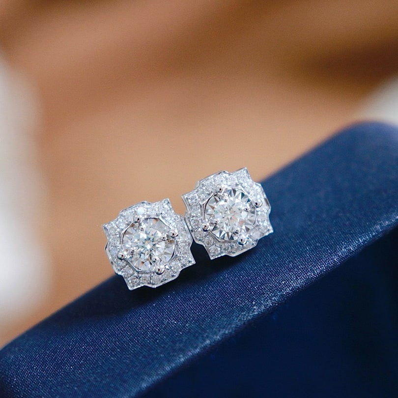 14k Gold 0.3 Ct Natural H Diamond Earrings: Ref:231090102 // gold content:14k gold // main gemstone:diamond // shape:round // carat weight:0. 3ct // clarity grade:vs-si // color:h // treatment:natural // cut grade:g // Condition: New Low
