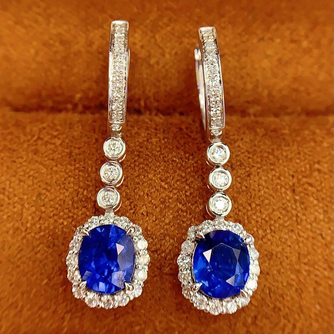 14k Gold 2.3 Ct Natural Sapphire & Diamond Earrings: Ref:231090123 // gold content:14k gold // main gemstone:sapphire // shape:oval // carat weight:2. 3ct // color:blue // treatment:natural // // adjacent gemstone 2 : diamond // number of stones:60 // s