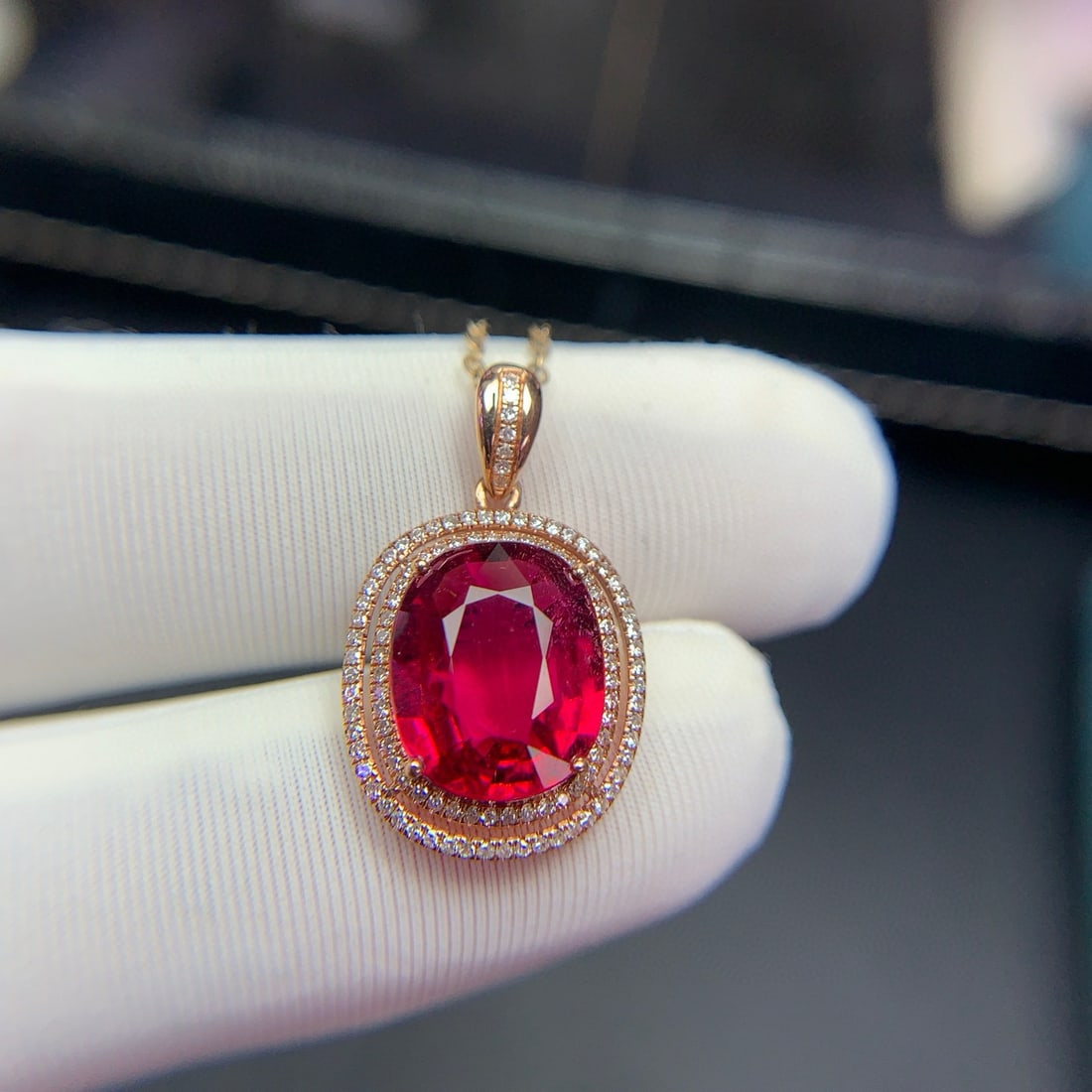 14k Gold 3.4 Ct Natural Tourmaline & Diamond Pendant( Without Chain ): Ref:231090128 // gold content:14k gold // main gemstone:tourmaline // shape:oval // carat weight:3. 4ct // color:red // treatment:natural // // adjacent gemstone 2 : diamond // shape:round // clarity