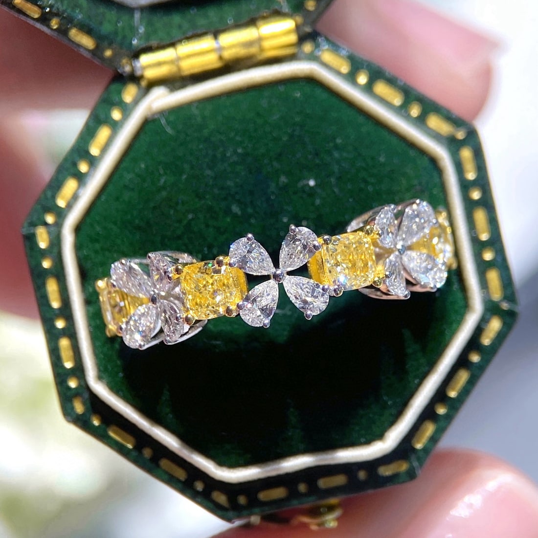 14k Gold 0.98 Ct Natural Yellow Diamond & Diamond Ring: Ref:231090129 // gold content:14k gold // ring size:7. 25us // // main gemstone:yellow diamond // shape:cushion // carat weight:0. 98ct // color:yellow // treatment:natural // // adjacent gemstone 2