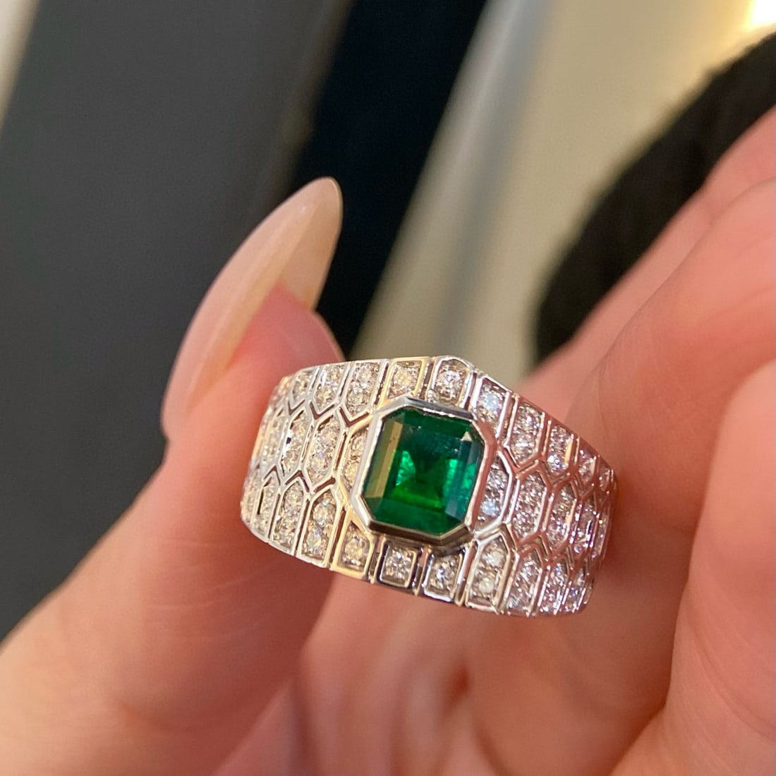 14k Gold 1.67 Ctw Vivid Green Natural Emerald & Diamond Ring: Ref:231090167 // gold content:14k gold // ring size:7. 25us // // main gemstone:emerald // shape:octagonal // carat weight:1. 06ct // color:vivid green // treatment:natural // // adjacent gemstone 2 :
