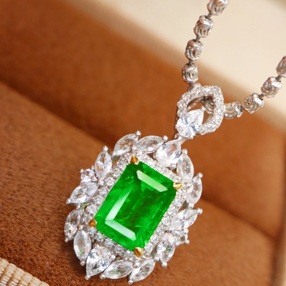14k Gold 1.02 Ct Vivid Green Natural Emerald & Diamond & Sapphire Pendant( Without Chain ): Ref:231090168 // gold content:14k gold // main gemstone:emerald // shape:octagonal // carat weight:1. 02ct // color:vivid green // treatment:natural // // adjacent gemstone 2 : diamond // shape:round 