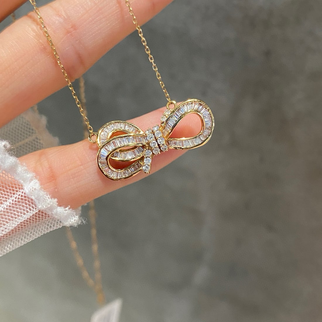 14k Gold 0.65 Ct Natural H Diamond Necklace: Ref:231090169 // gold content:14k gold // main gemstone:diamond // shape:multiple // carat weight:0. 65ct // clarity grade:vs-si // color:h // treatment:natural // Condition: New Low Estimate: