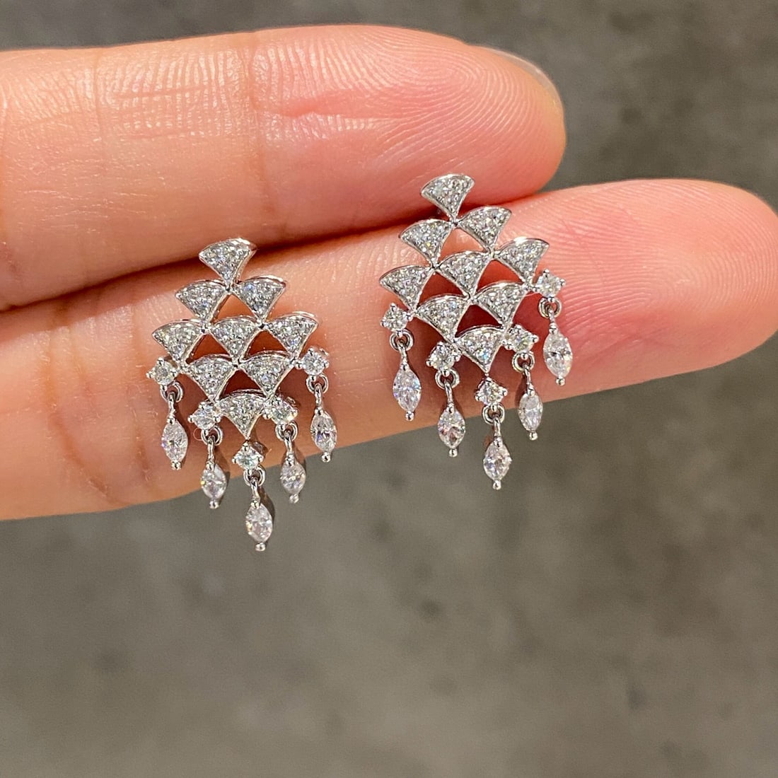 14k Gold 0.6 Ct Natural H Diamond Earrings - 2