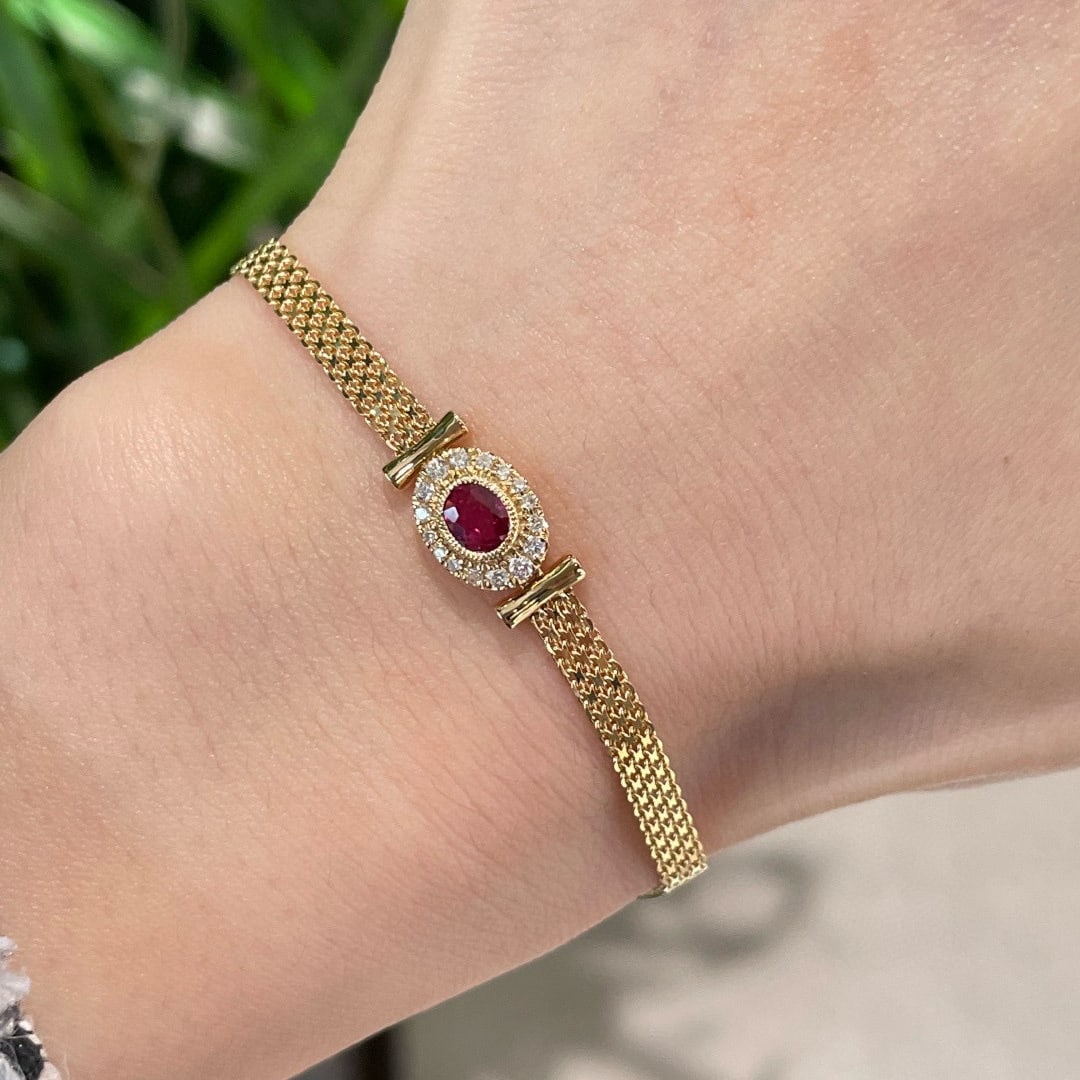 14k Gold 0.35 Ct Natural Ruby & Diamond Bracelet: Ref:231090189 // gold content:14k gold // main gemstone:ruby // shape:oval // carat weight:0. 35ct // color:red // treatment:natural // // adjacent gemstone 2 : diamond // shape:round // clarity grade