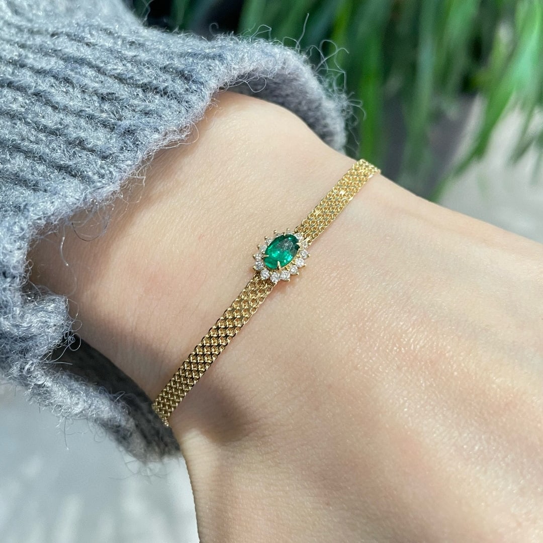 14k Gold 0.43 Ct Vivid Green Natural Emerald & Diamond Bracelet: Ref:231090193 // gold content:14k gold // main gemstone:emerald // shape:oval // carat weight:0. 43ct // color:vivid green // treatment:natural // // adjacent gemstone 2 : diamond // shape:round // cl