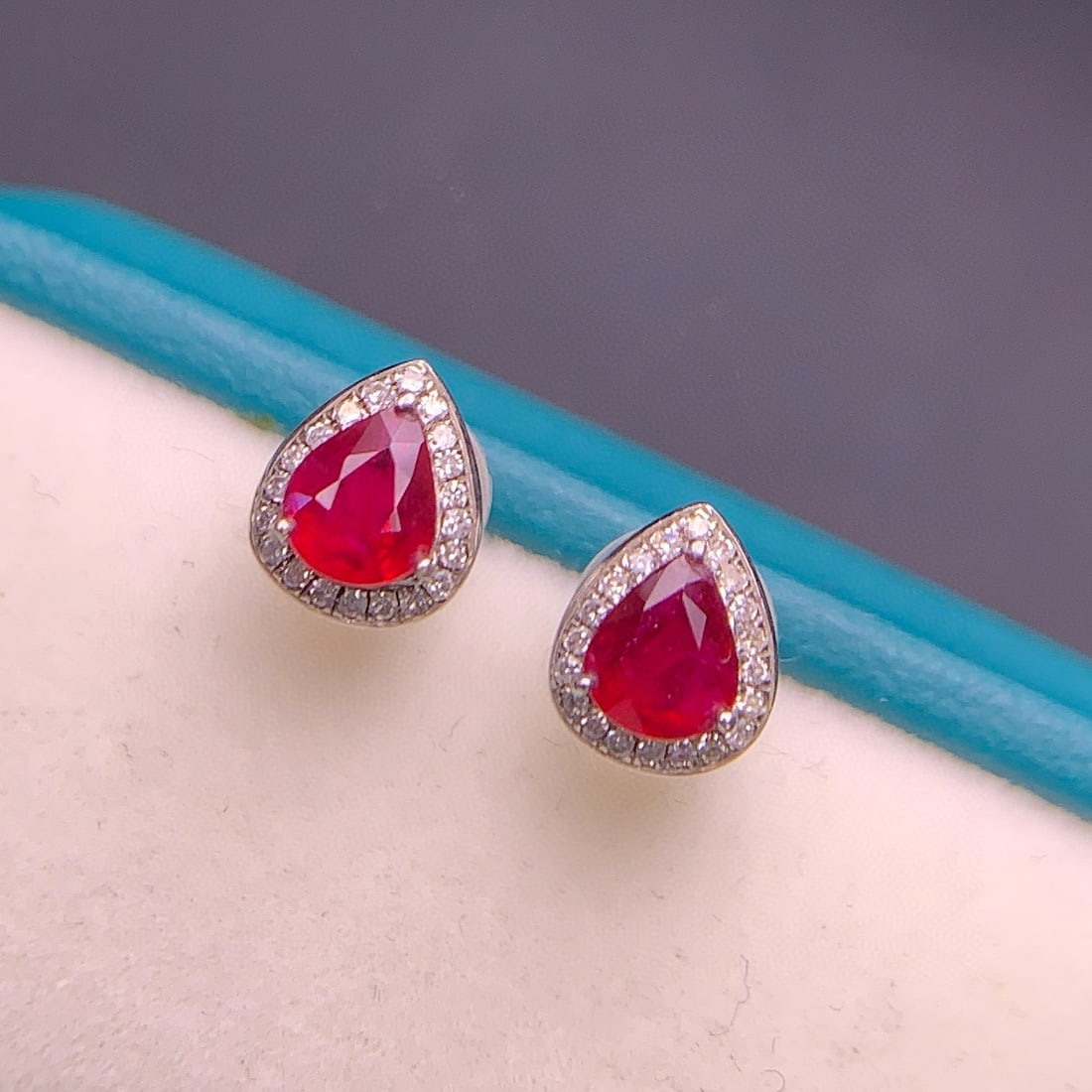 14k Gold 0.85 Ct Natural Ruby & Diamond Earrings - 4