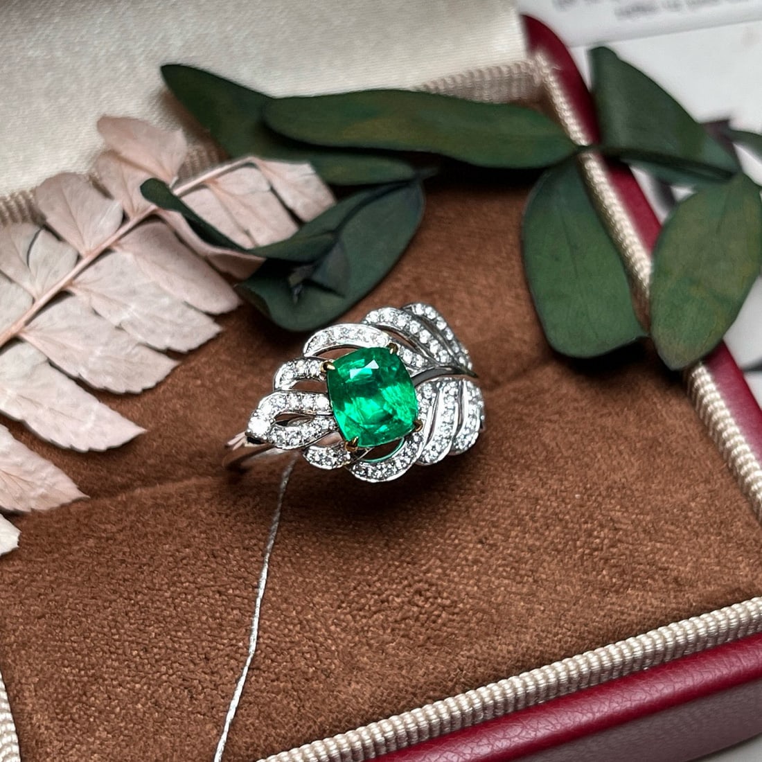 14k Gold 1.42 Ctw Vivid Green Natural Emerald & Diamond Ring - 3