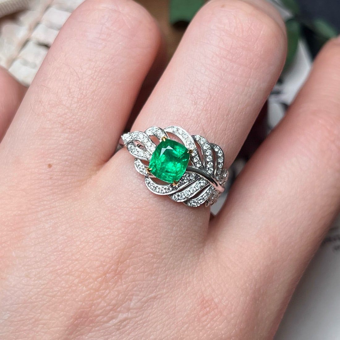 14k Gold 1.42 Ctw Vivid Green Natural Emerald & Diamond Ring - 5