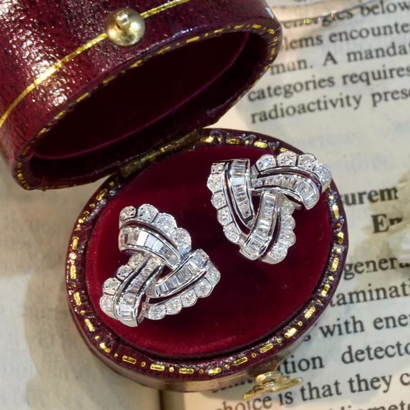 14k Gold 0.58 Ct Natural H Diamond Earrings: Ref:231090210 // gold content:14k gold // main gemstone:diamond // shape:multiple // carat weight:0. 58ct // clarity grade:vs-si // color:h // treatment:natural // Condition: New Low Estimate: