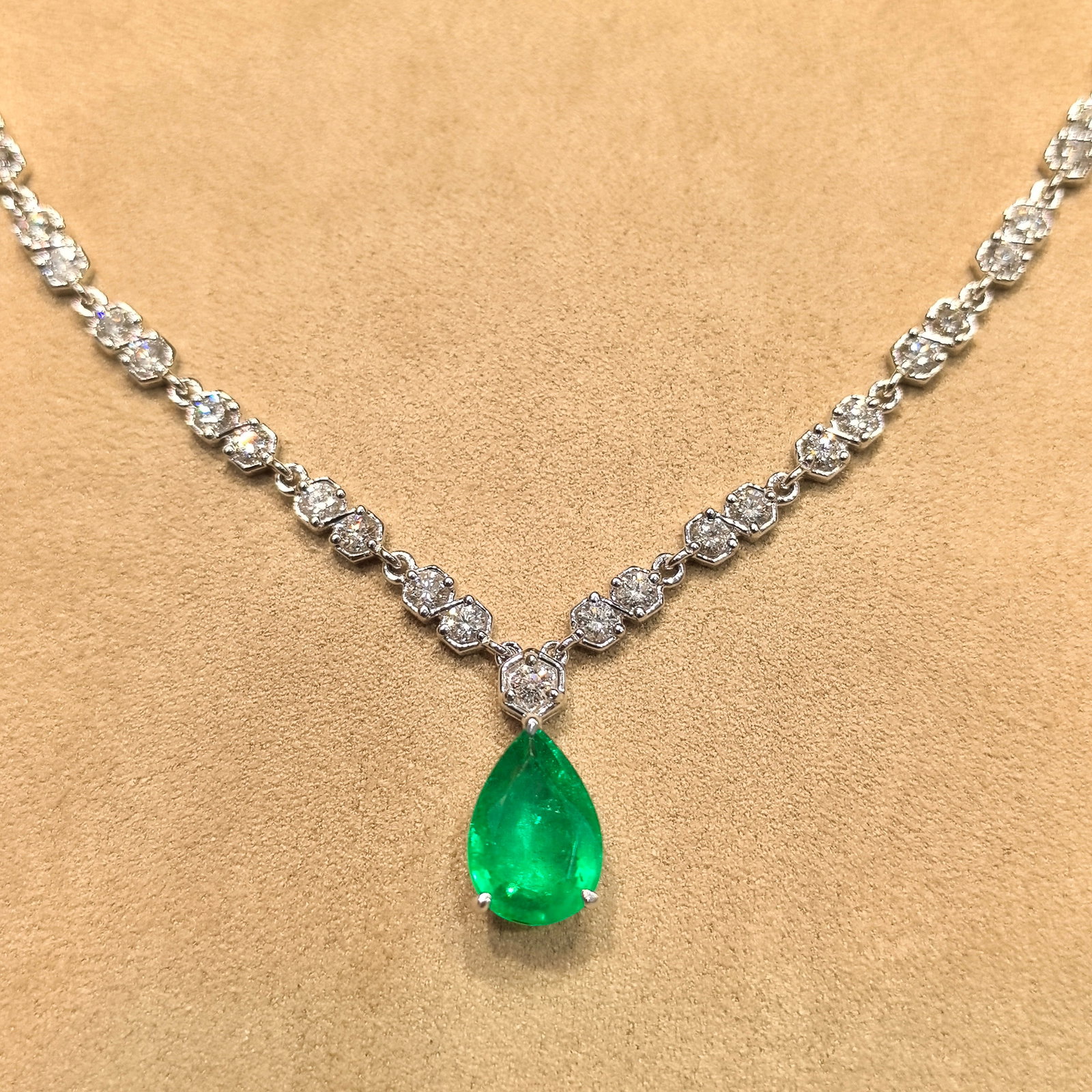 14k Gold 4.74 Ctw Vivid Green Natural Emerald & Diamond Necklace - 3