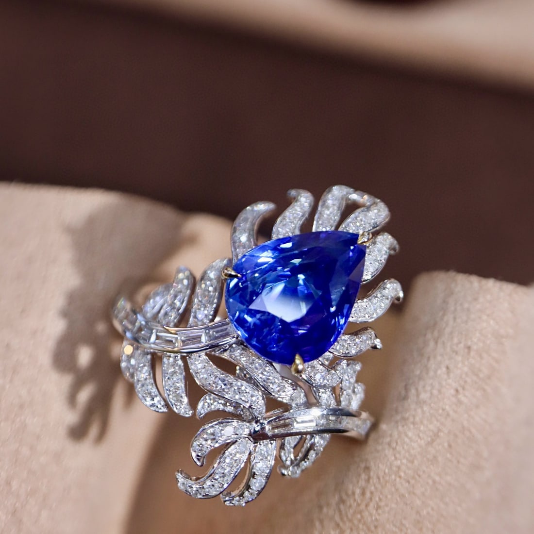 14k Gold 4.23 Ctw Natural Sapphire & Diamond Ring: Ref:231090270 // gold content:14k gold // ring size:7. 25us // // main gemstone:sapphire // shape:pear // carat weight:3. 54ct // color:blue // treatment:natural // // adjacent gemstone 2 : diamond //