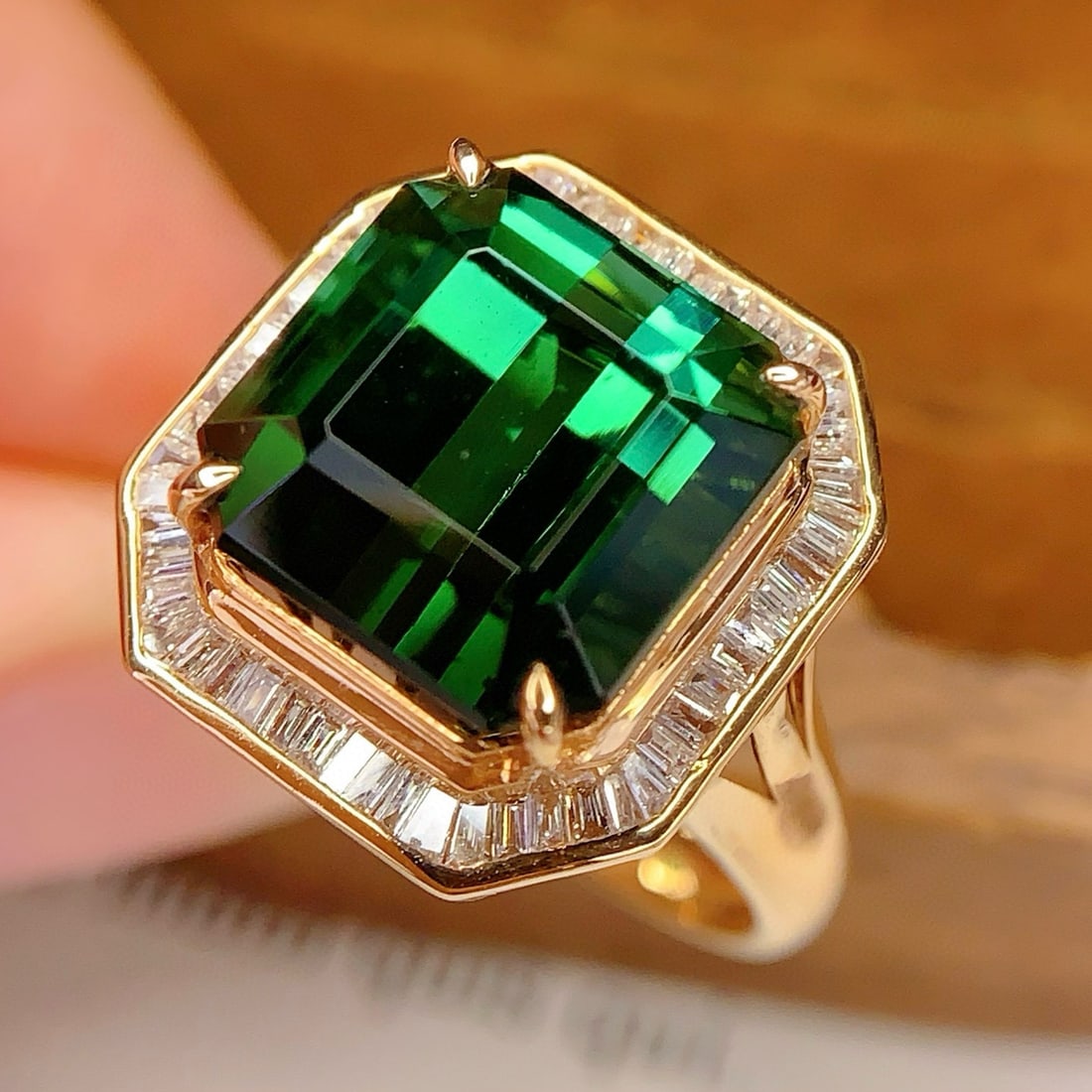 14k Gold 8.96 Ct Natural Tourmaline & Diamond Ring: Ref:231090294 // gold content:14k gold // ring size:7. 25us // // main gemstone:tourmaline // shape:octagonal // carat weight:8. 96ct // color:green // treatment:natural // // adjacent gemstone 2 :
