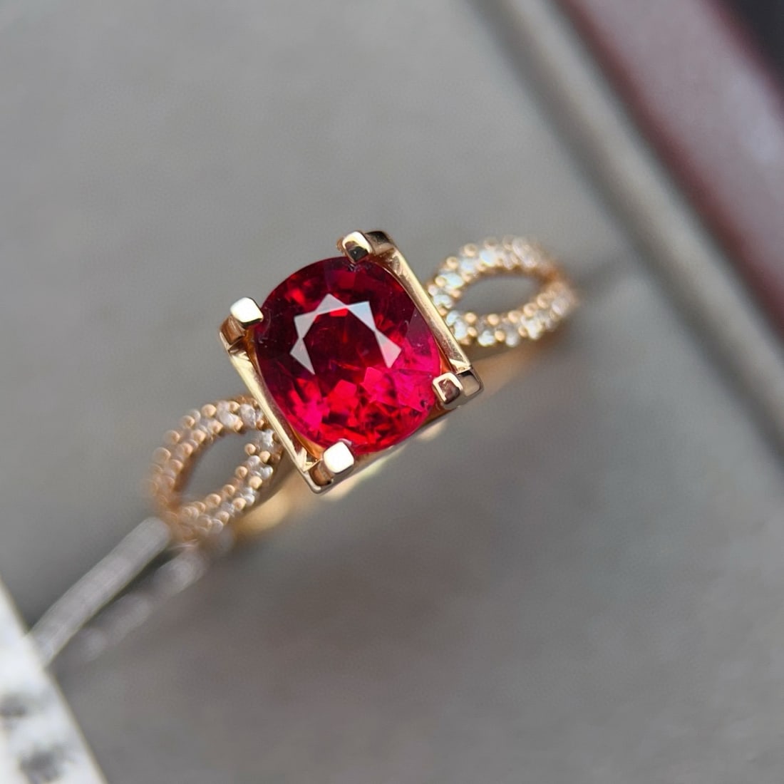 14k Gold 1.54 Ctw Natural Tourmaline & Diamond Ring: Ref:231090296 // gold content:14k gold // ring size:7. 25us // // main gemstone:tourmaline // shape:oval // carat weight:1. 4ct // color:red // treatment:natural // // adjacent gemstone 2 : diamond