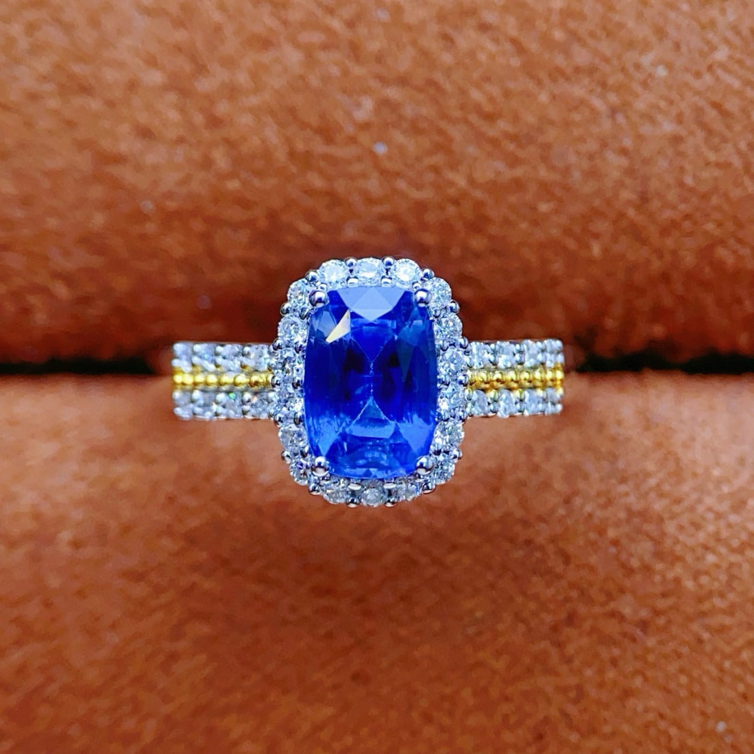 14k Gold 1.4 Ct Natural Sapphire & Diamond Ring: Ref:231090298 // gold content:14k gold // ring size:7. 25us // // main gemstone:sapphire // shape:cushion // carat weight:1. 4ct // color:blue // treatment:natural // // adjacent gemstone 2 : diamond 