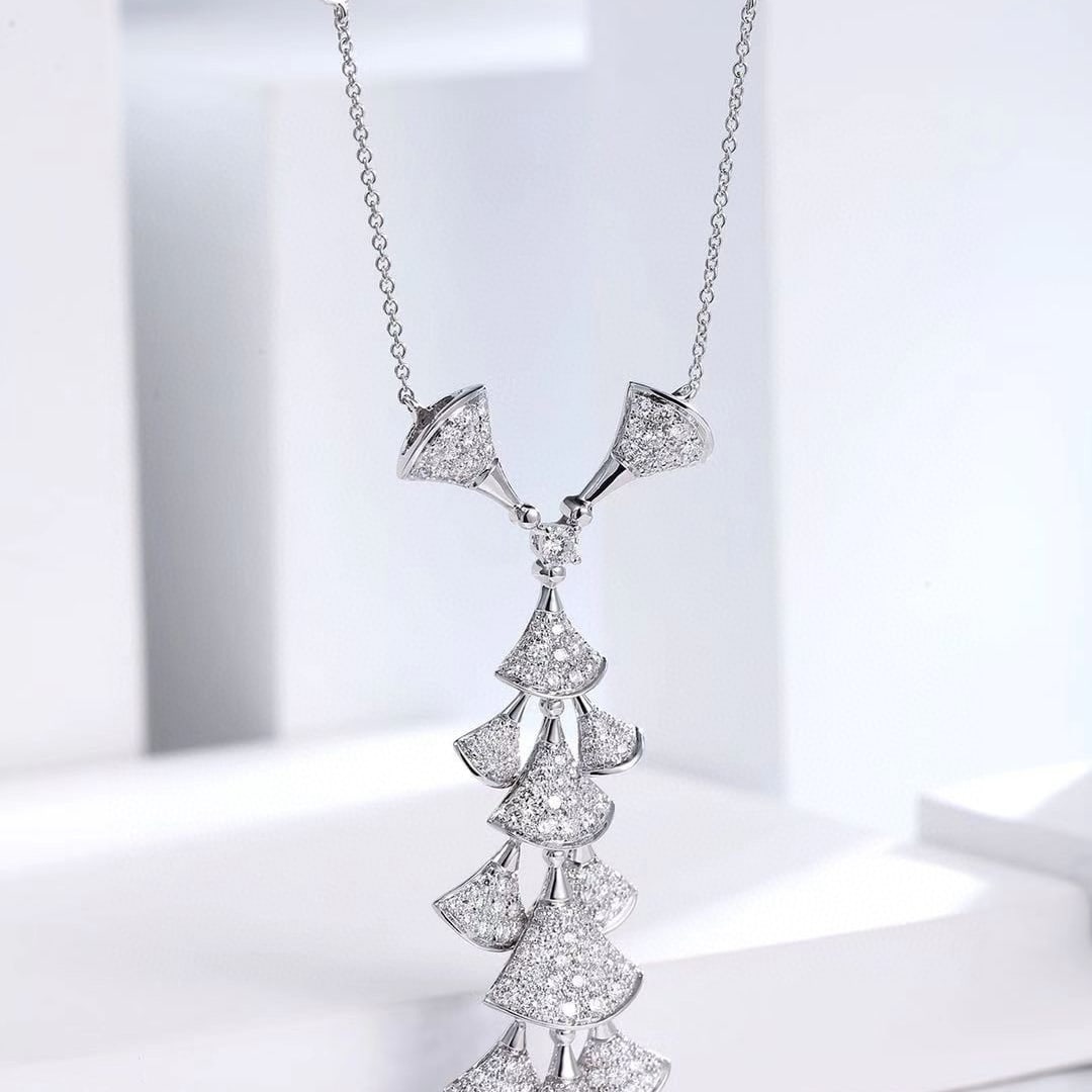 14k Gold 2.73 Ctw Natural H Diamond Necklace: Ref:231090305 // gold content:14k gold // main gemstone:diamond // shape:round // carat weight:0. 30ct // clarity grade:vs-si // color:h // treatment:natural // cut grade:g // // adjacent gemstone 2