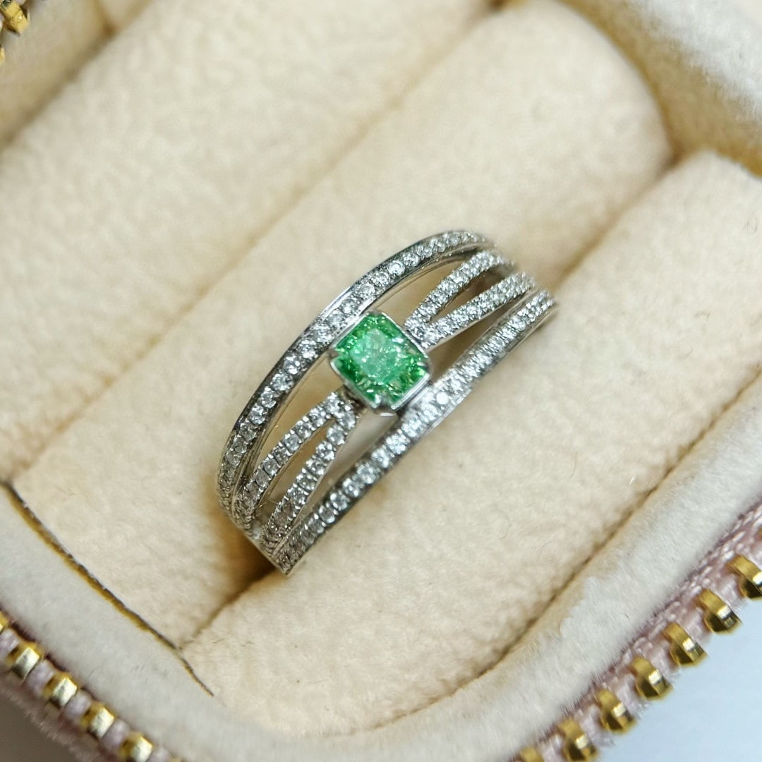 14k Gold 0.80 Ctw Natural Green Diamond & Diamond Ring (1 of 4)