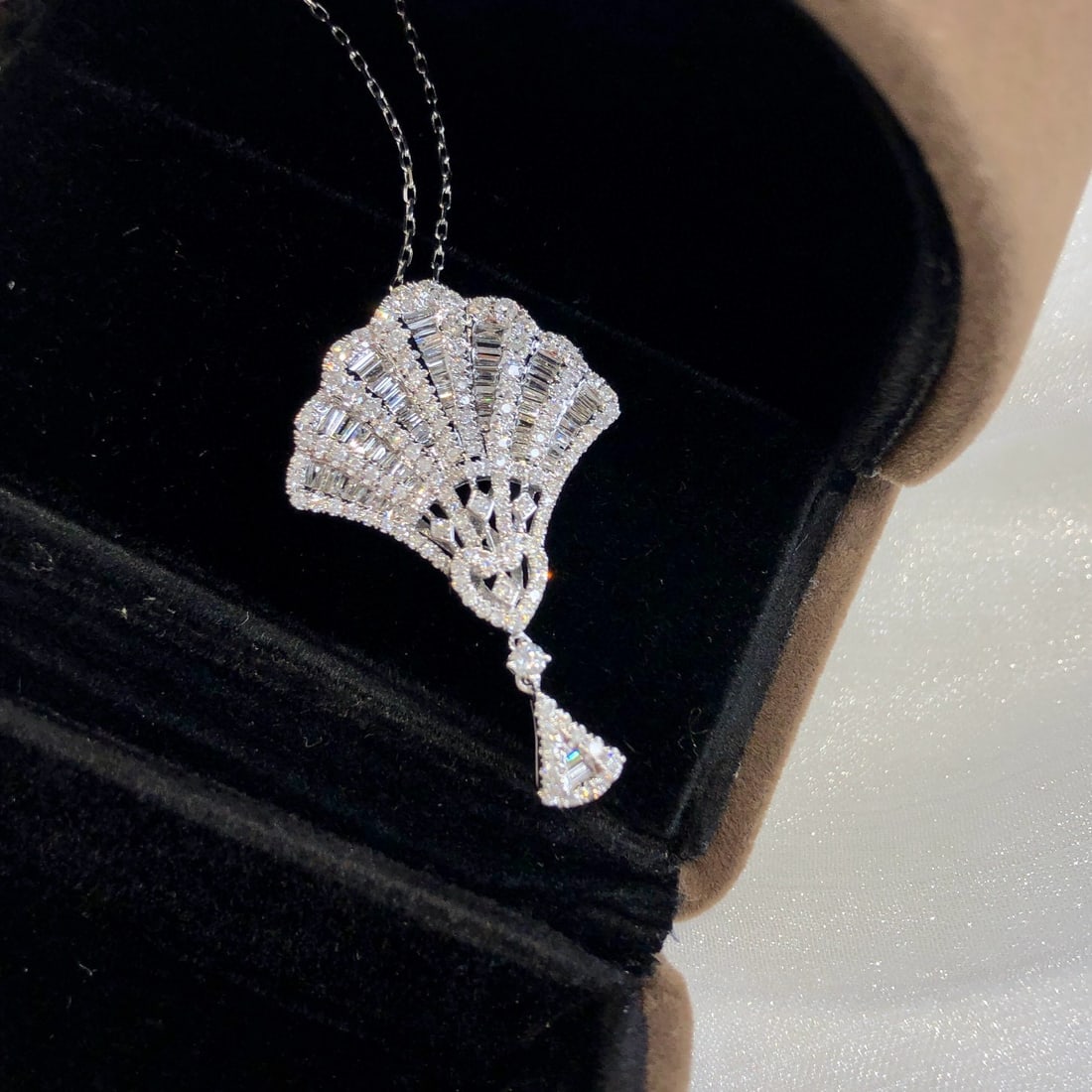 14k Gold 0.95 Ct Natural H Diamond Pendant( Without Chain ): Ref:231090311 // gold content:14k gold // main gemstone:diamond // shape:multiple // carat weight:0. 95ct // clarity grade:vs-si // color:h // treatment:natural // Condition: New Low Estimate: