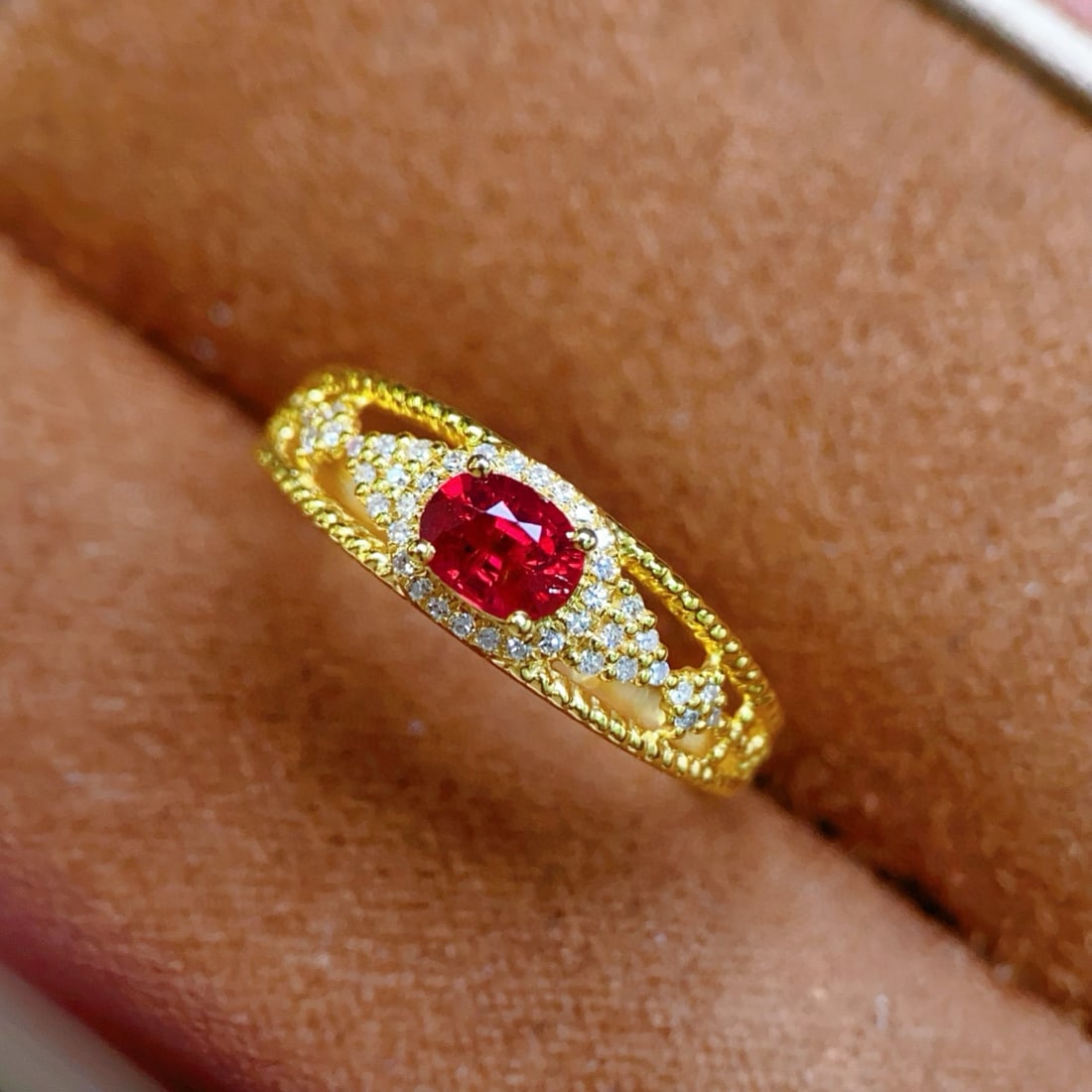 14k Gold 0.55 Ct Natural Ruby & Diamond Ring: Ref:231090405 // gold content:14k gold // ring size:7. 25us // // main gemstone:ruby // shape:oval // carat weight:0. 55ct // color:red // treatment:natural // // adjacent gemstone 2 : diamond //