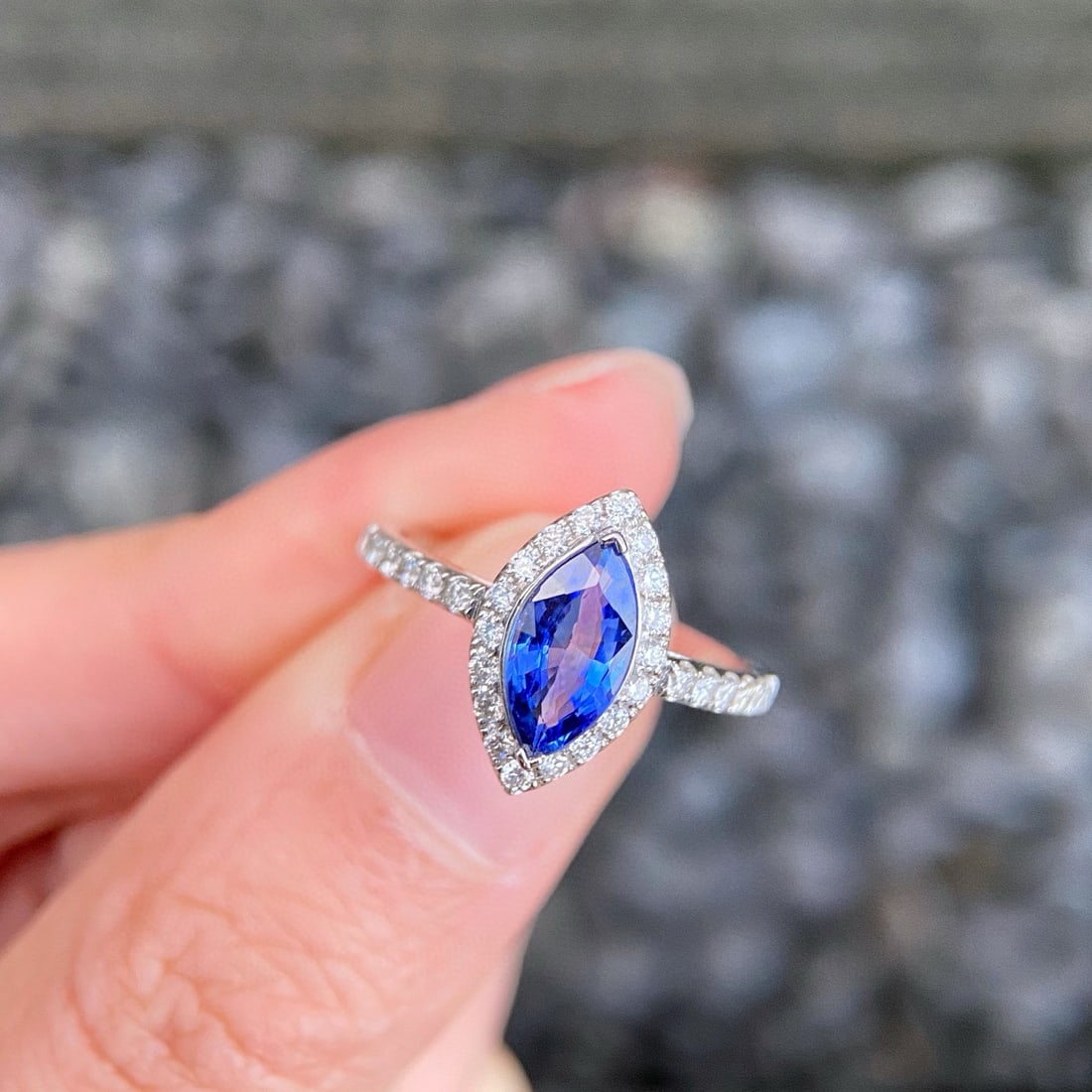 14k Gold 1.52 Ctw Natural Sapphire & Diamond Ring: Ref:231090413 // gold content:14k gold // ring size:7. 25us // // main gemstone:sapphire // shape:marquise // carat weight:1. 18ct // color:cornflower blue // treatment:natural // // adjacent