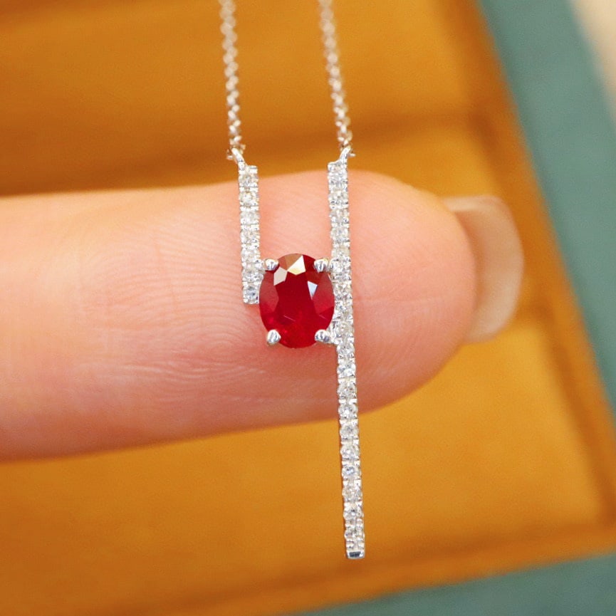 14k Gold 0.44 Ctw Vivid Red Natural Ruby & Diamond Necklace: Ref:231090423 // gold content:14k gold // main gemstone:ruby // shape:oval // carat weight:0. 36ct // color:vivid red // treatment:natural // // adjacent gemstone 2 : diamond // number of stones:26