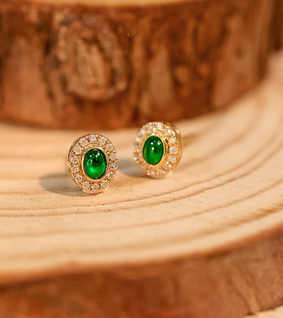 14k Gold 0.36 Ctw Vivid Green Natural Emerald & Diamond Earrings: Ref:231090428 // gold content:14k gold // main gemstone:emerald // shape:oval // carat weight:0. 22ct // color:vivid green // treatment:natural // // adjacent gemstone 2 : diamond // shape:round //