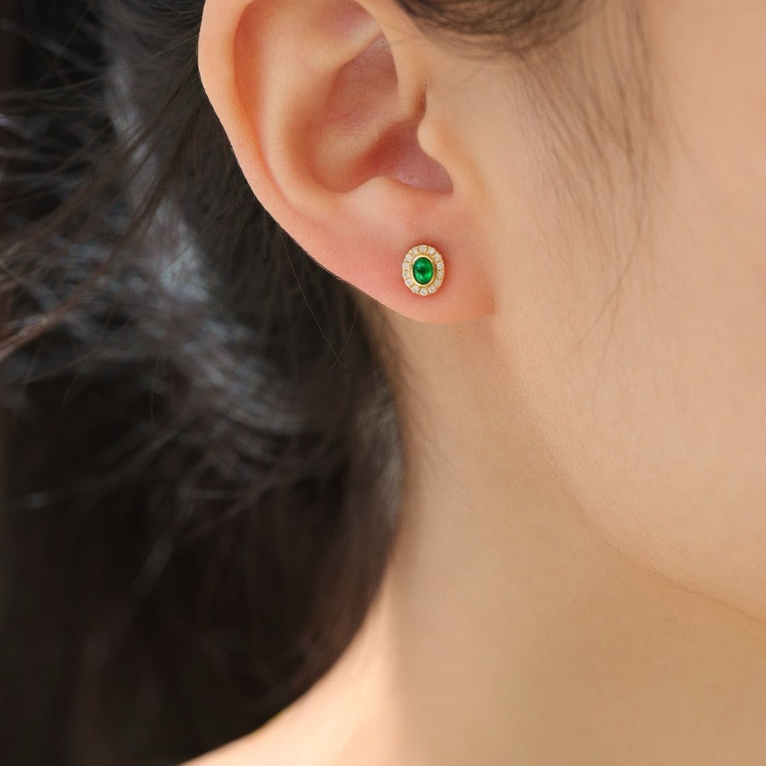 14k Gold 0.36 Ctw Vivid Green Natural Emerald & Diamond Earrings - 3
