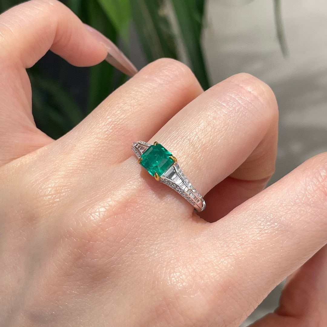 14k Gold 1.26 Ct Vivid Green Natural Emerald & Diamond Ring - 4