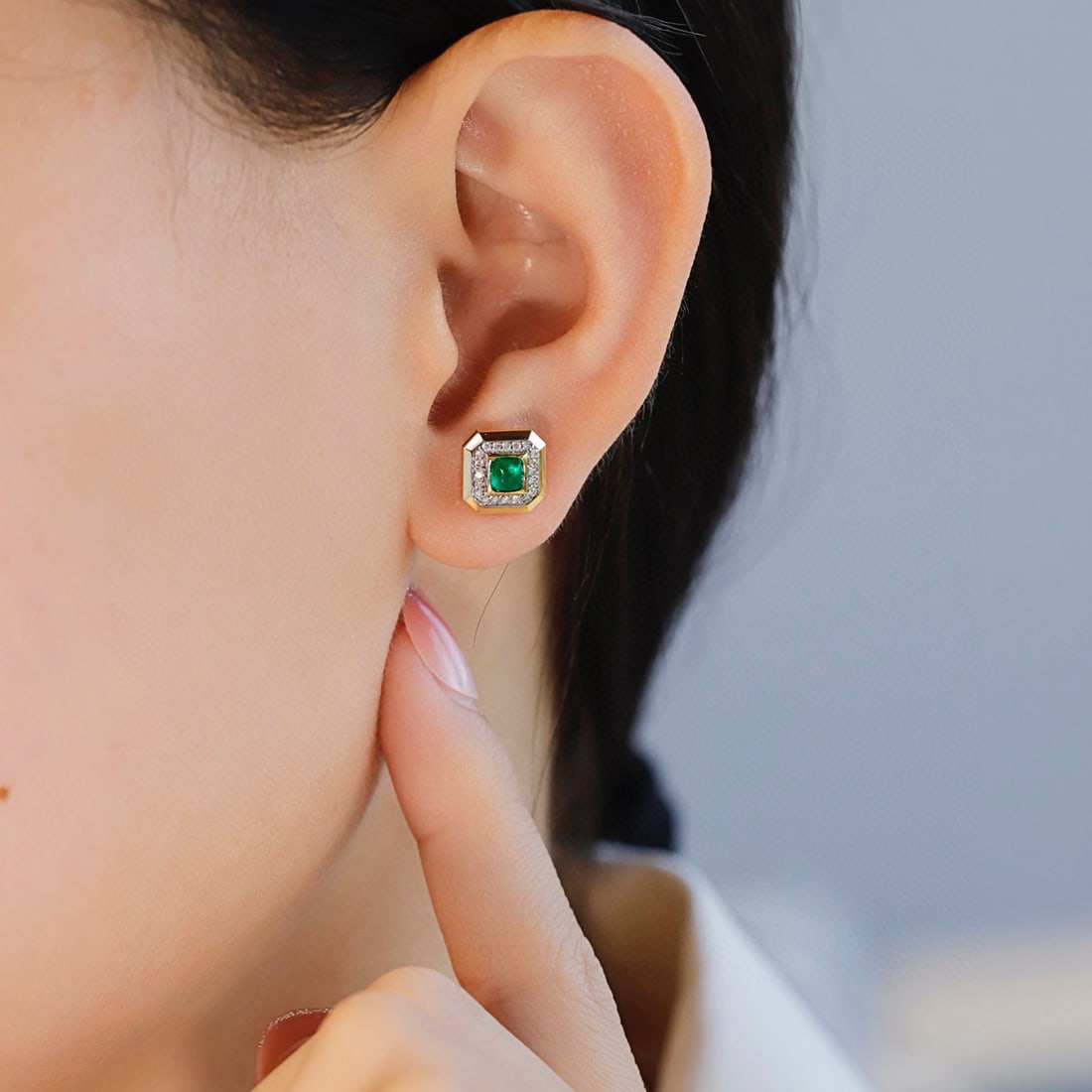 14k Gold 0.50 Ctw Vivid Green Natural Emerald & Diamond Earrings - 3