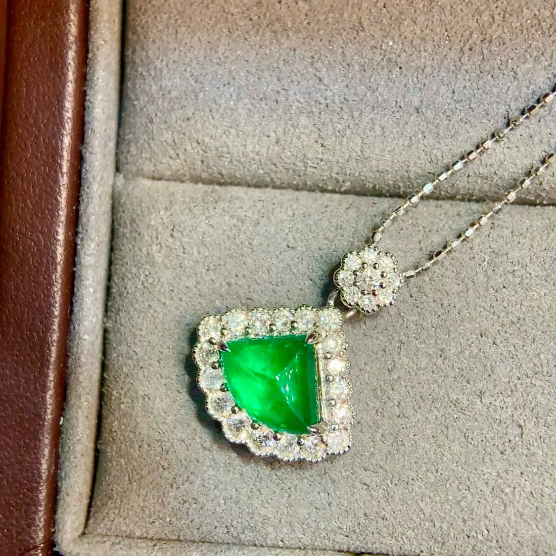 14k Gold 1.72 Ctw Vivid Green Natural Emerald & Diamond Pendant( Without Chain ): Ref:231090436 // gold content:14k gold // main gemstone:emerald // shape:other // carat weight:1. 34ct // color:vivid green // treatment:natural // // adjacent gemstone 2 : diamond // shape:round //