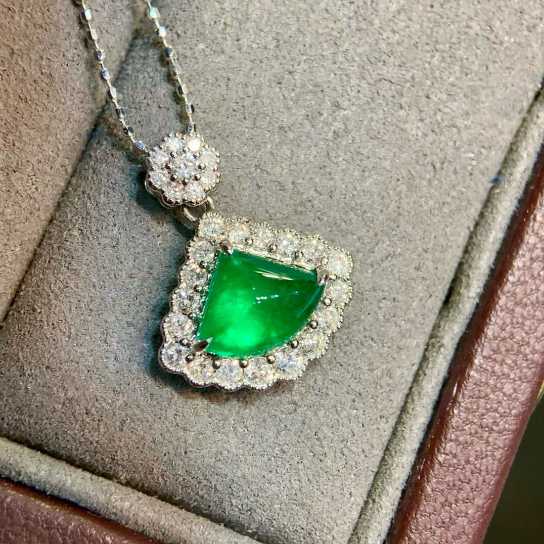 14k Gold 1.72 Ctw Vivid Green Natural Emerald & Diamond Pendant( Without Chain ) - 2