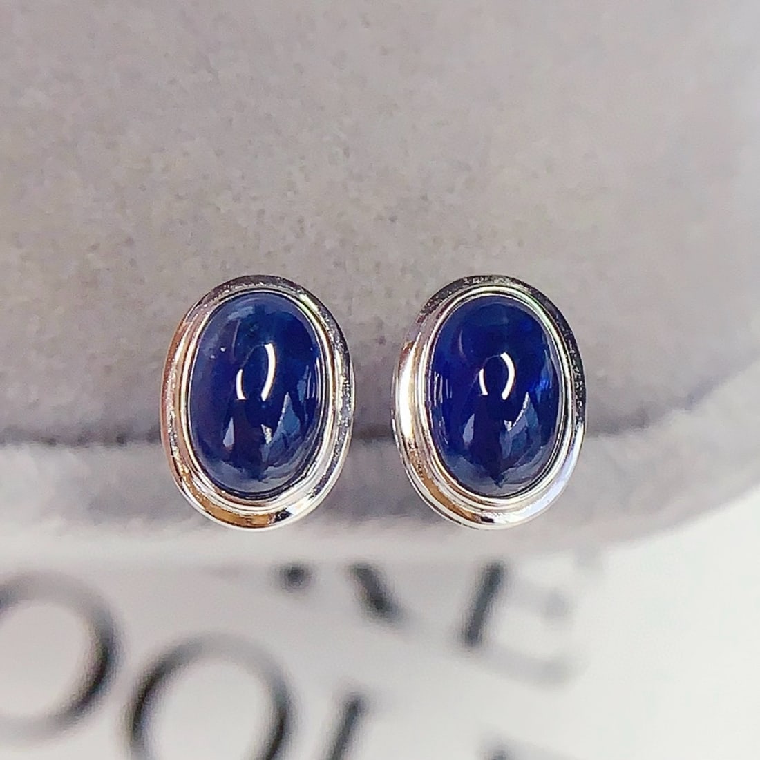 14k Gold 1.65 Ct Vivid Green Natural Sapphire Earrings - 2