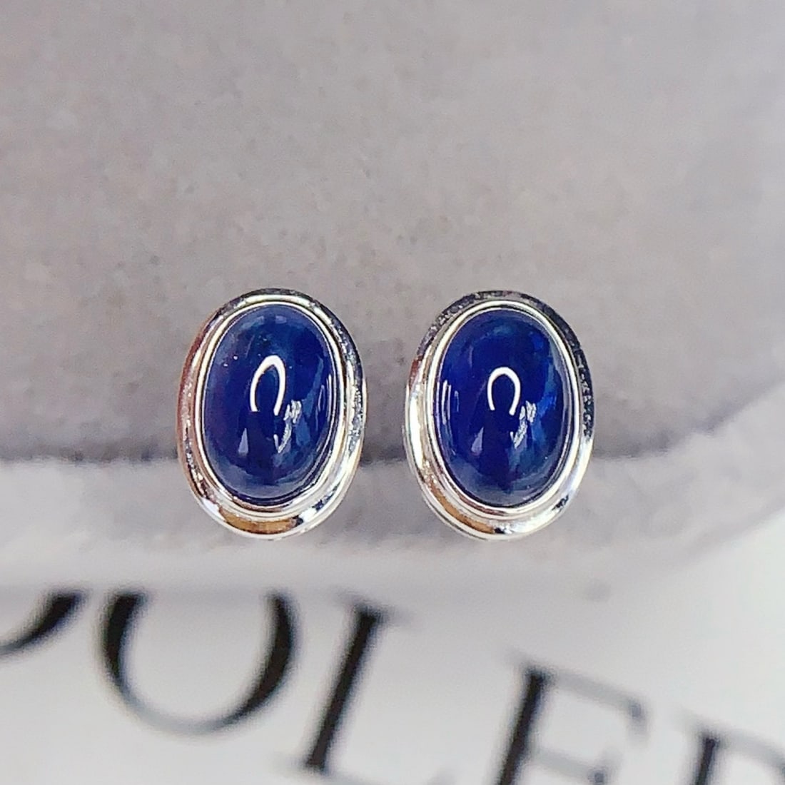 14k Gold 1.65 Ct Vivid Green Natural Sapphire Earrings - 4