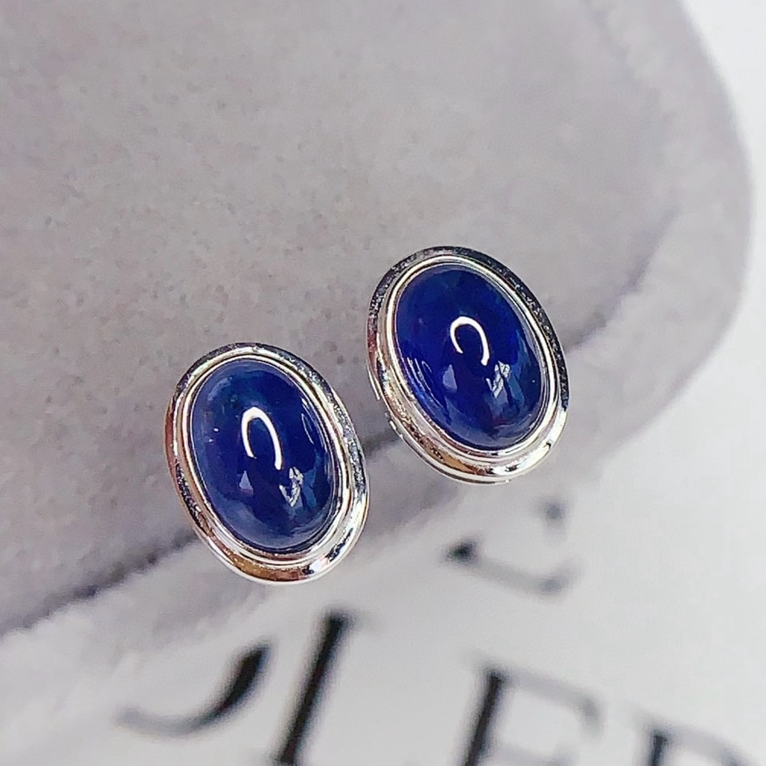 14k Gold 1.65 Ct Vivid Green Natural Sapphire Earrings - 5