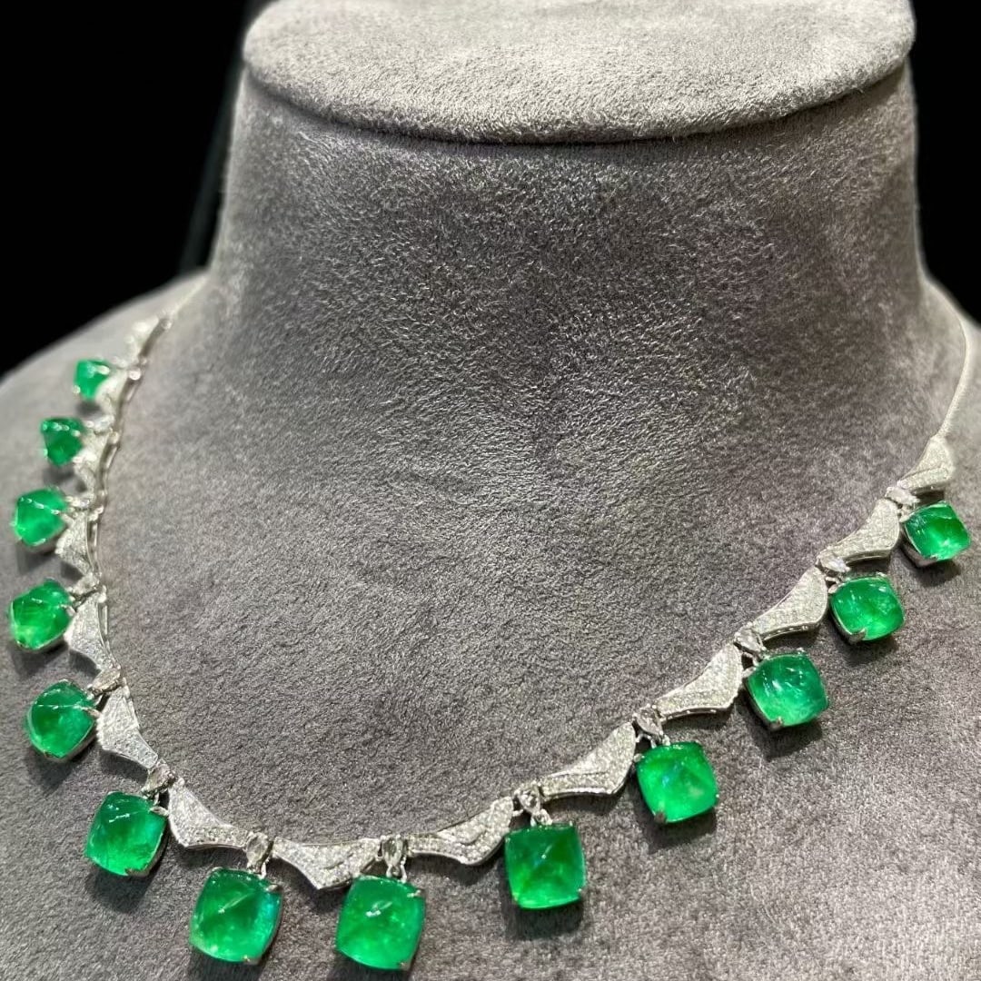 14k Gold 13 Ct Vivid Green Natural Emerald & Diamond Necklace - 2