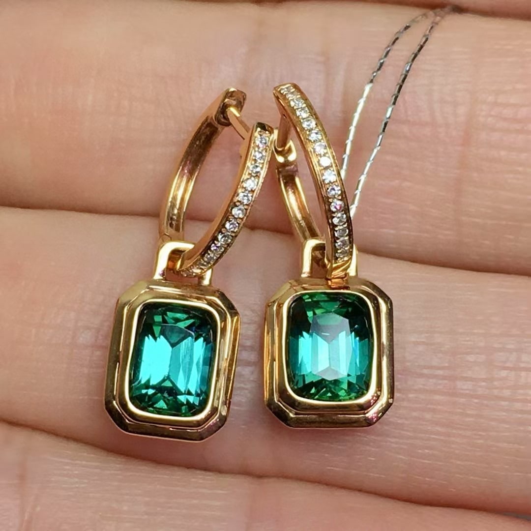 14k Gold 2.1 Ct Natural Tourmaline & Diamond Earrings: Ref:231081130 // gold content:14k gold // main gemstone:tourmaline // shape:cushion // carat weight:2. 1ct // color:green // treatment:natural // // adjacent gemstone 2 : diamond // number of