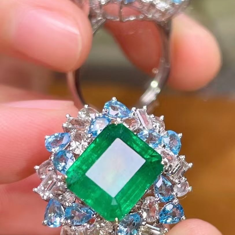 14k Gold 6.16 Ctw Vivid Green Natural Emerald & Gem Ring - 5