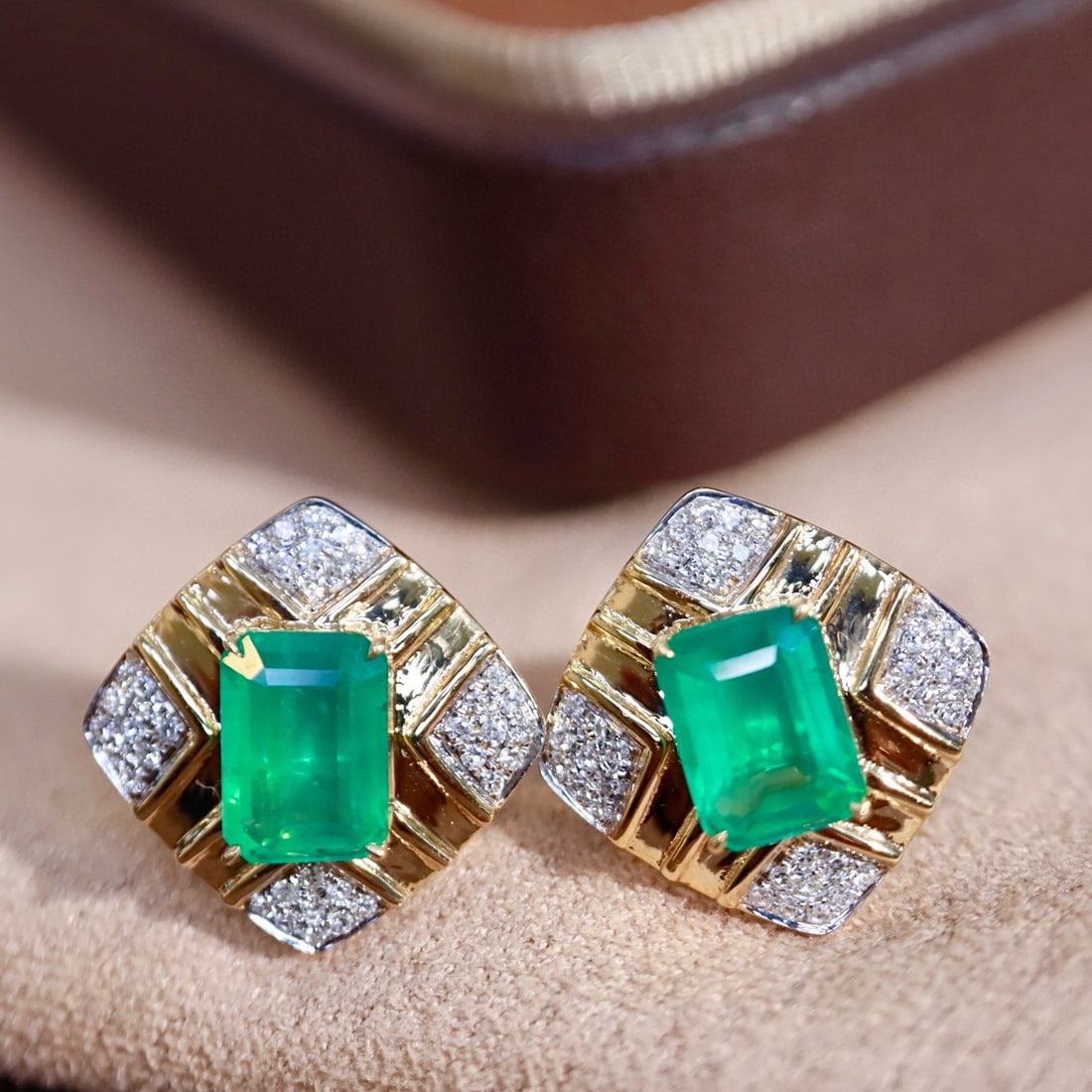 14k Gold 2.08 Ctw Natural Emerald & Diamond Earrings - 3