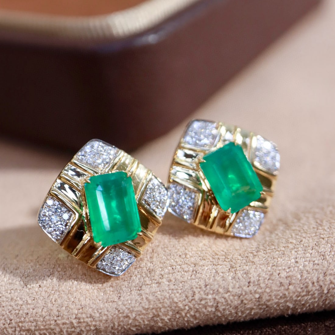 14k Gold 2.08 Ctw Natural Emerald & Diamond Earrings - 4