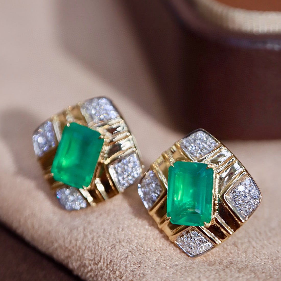 14k Gold 2.08 Ctw Natural Emerald & Diamond Earrings - 5