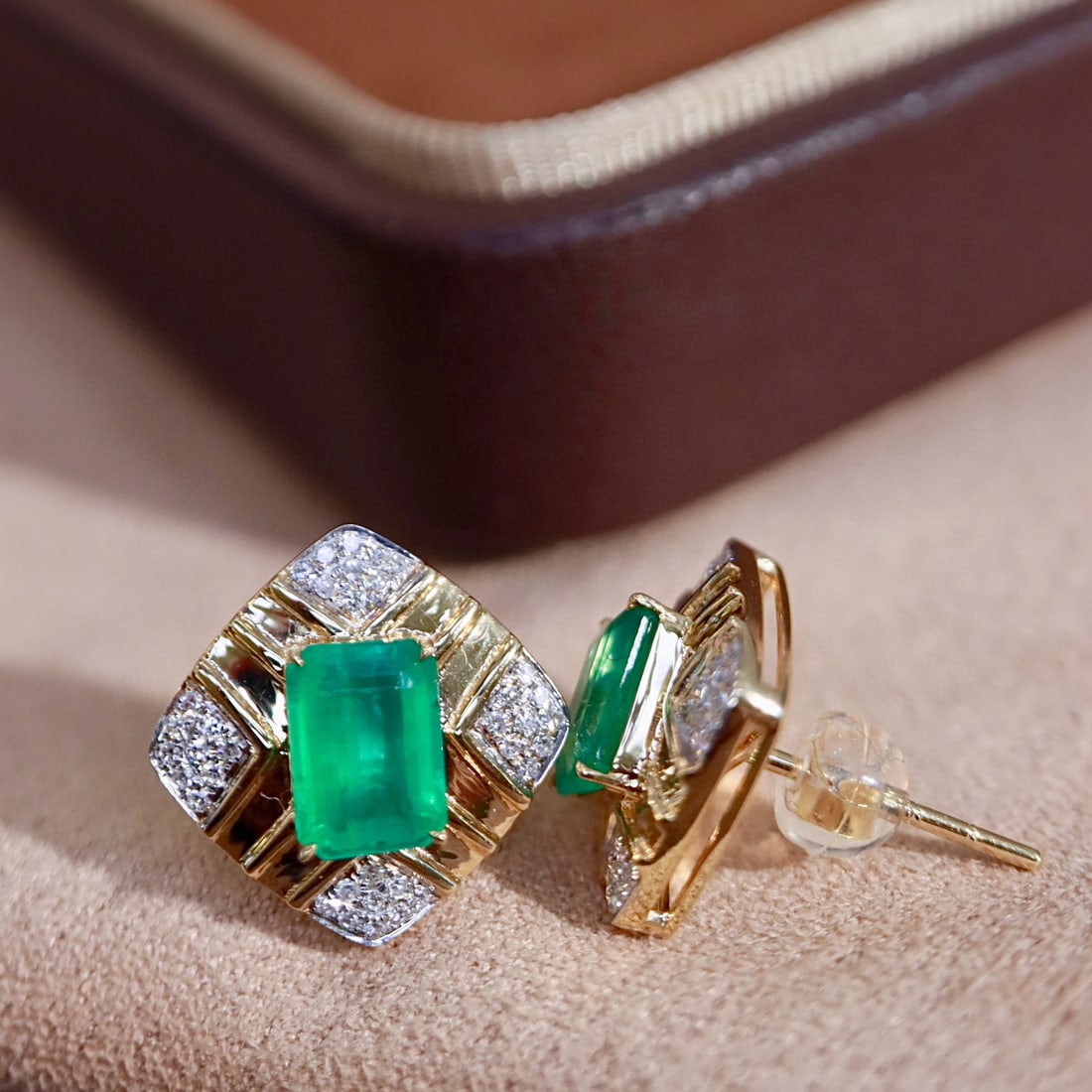 14k Gold 2.08 Ctw Natural Emerald & Diamond Earrings - 6