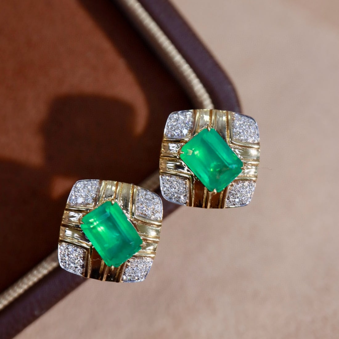 14k Gold 2.08 Ctw Natural Emerald & Diamond Earrings - 8