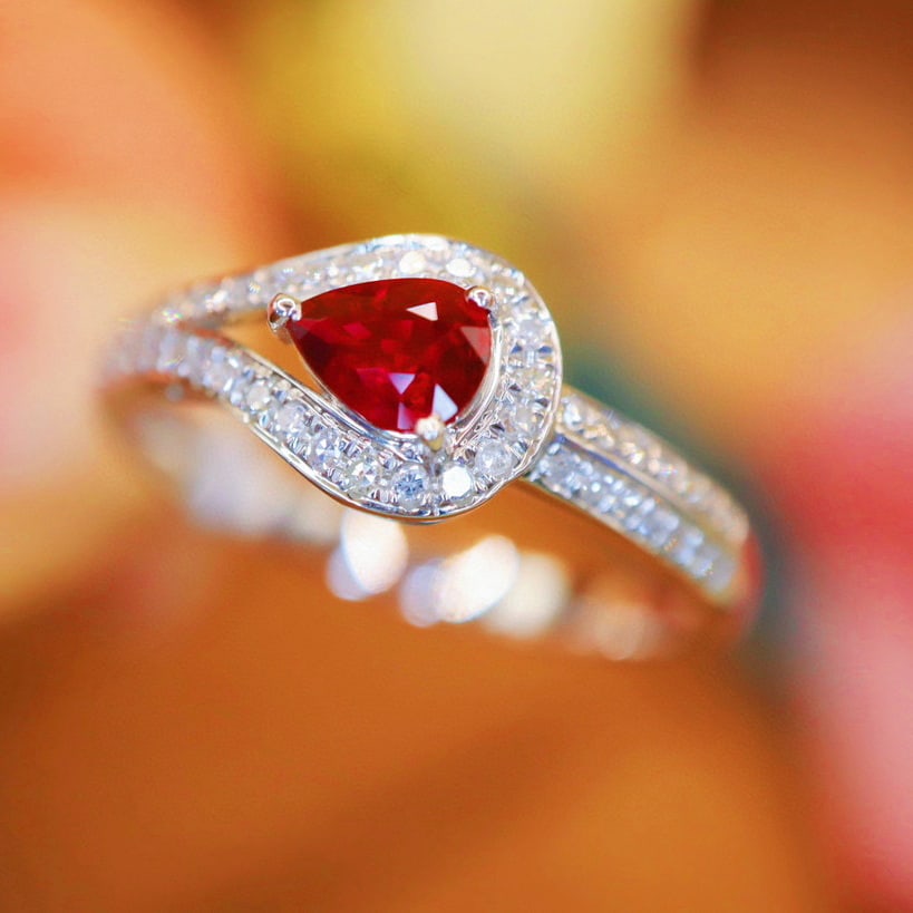 14k Gold 0.55 Ctw Natural Ruby & Diamond Ring: Ref:231081150 // gold content:14k gold // ring size:7. 25us // // main gemstone:ruby // shape:pear // carat weight:0. 36ct // color:red // treatment:natural // // adjacent gemstone 2 : diamond //