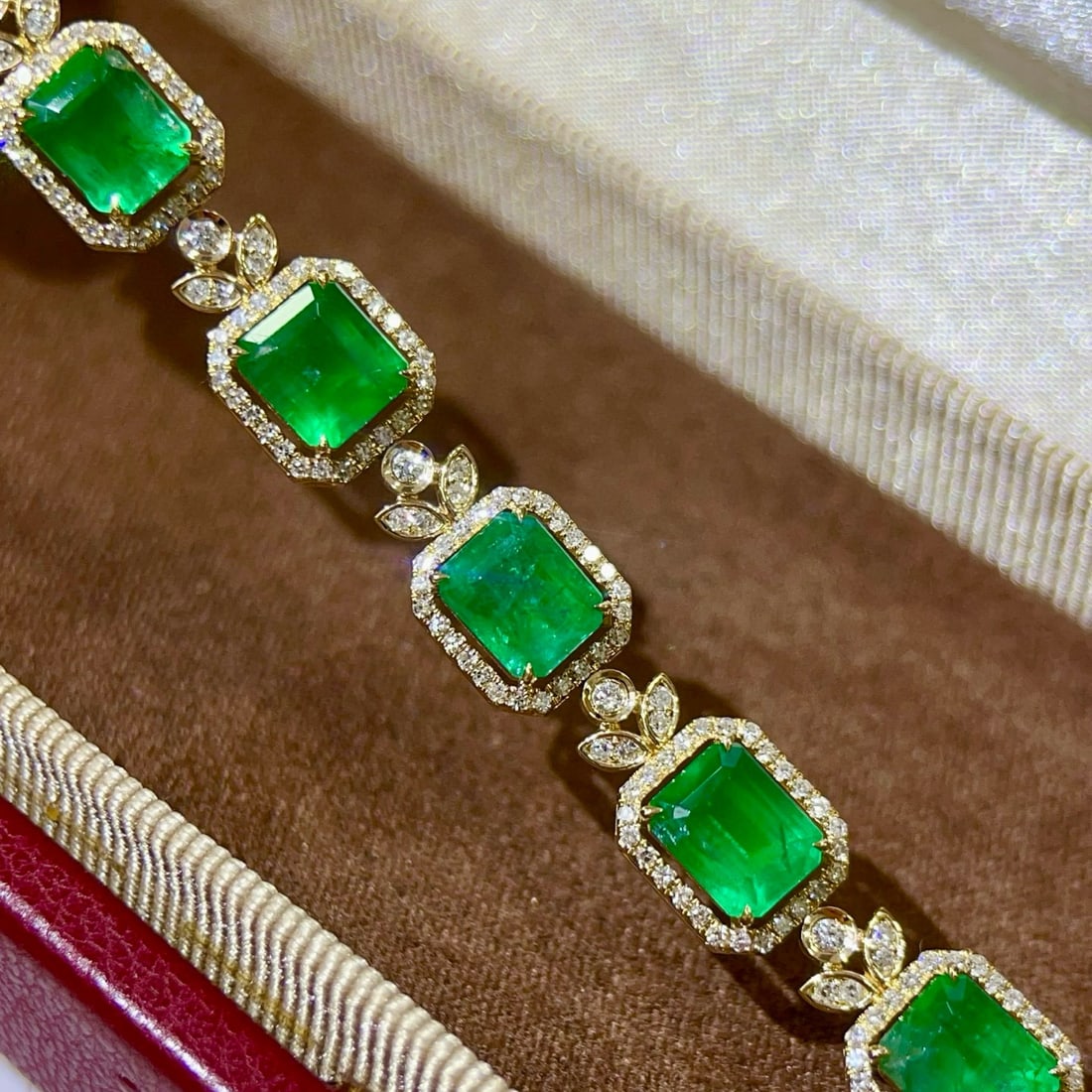 14k Gold 7.34 Ctw Vivid Green Natural Emerald & Diamond Bracelet - 2