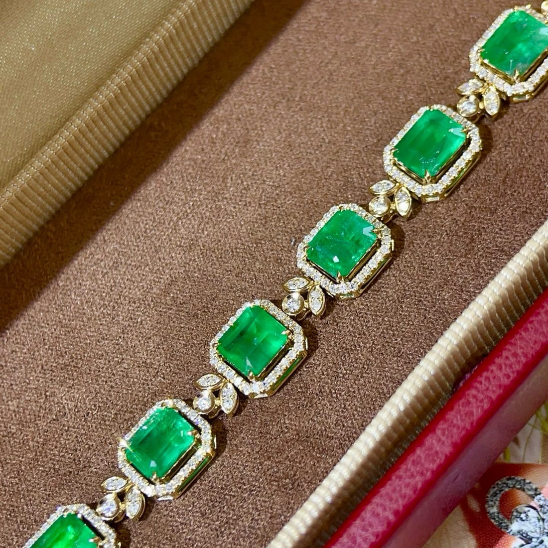 14k Gold 7.34 Ctw Vivid Green Natural Emerald & Diamond Bracelet - 6