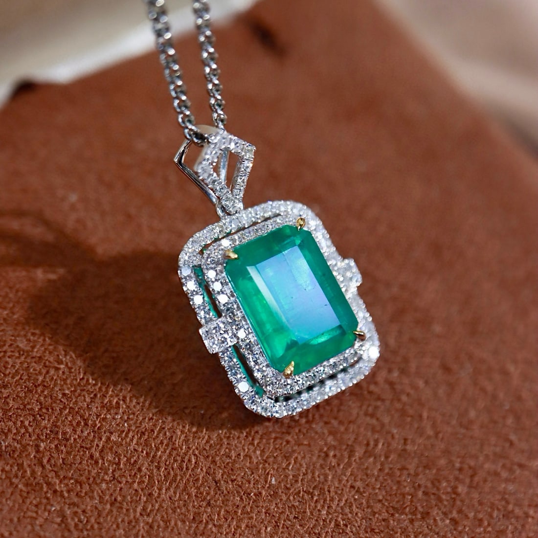 14k Gold 2.69 Ctw Natural Emerald & Diamond Pendant( Without Chain ) - 4