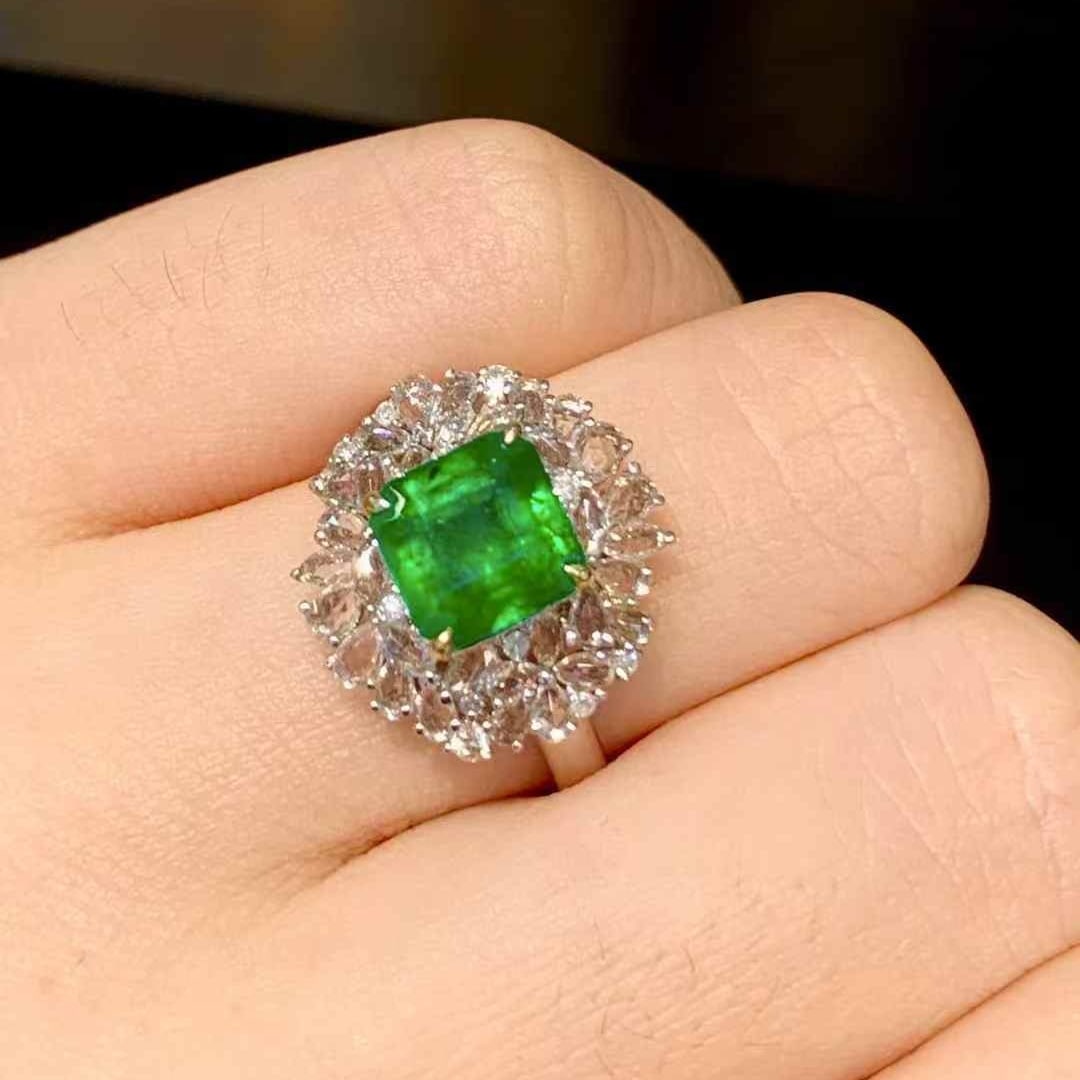14k Gold 2.1 Ct Vivid Green Natural Emerald & Diamond & Sapphire Ring - 2