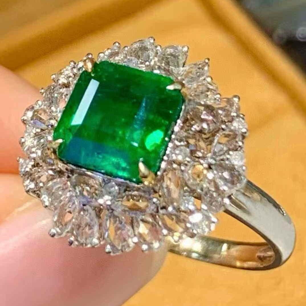 14k Gold 2.1 Ct Vivid Green Natural Emerald & Diamond & Sapphire Ring - 6