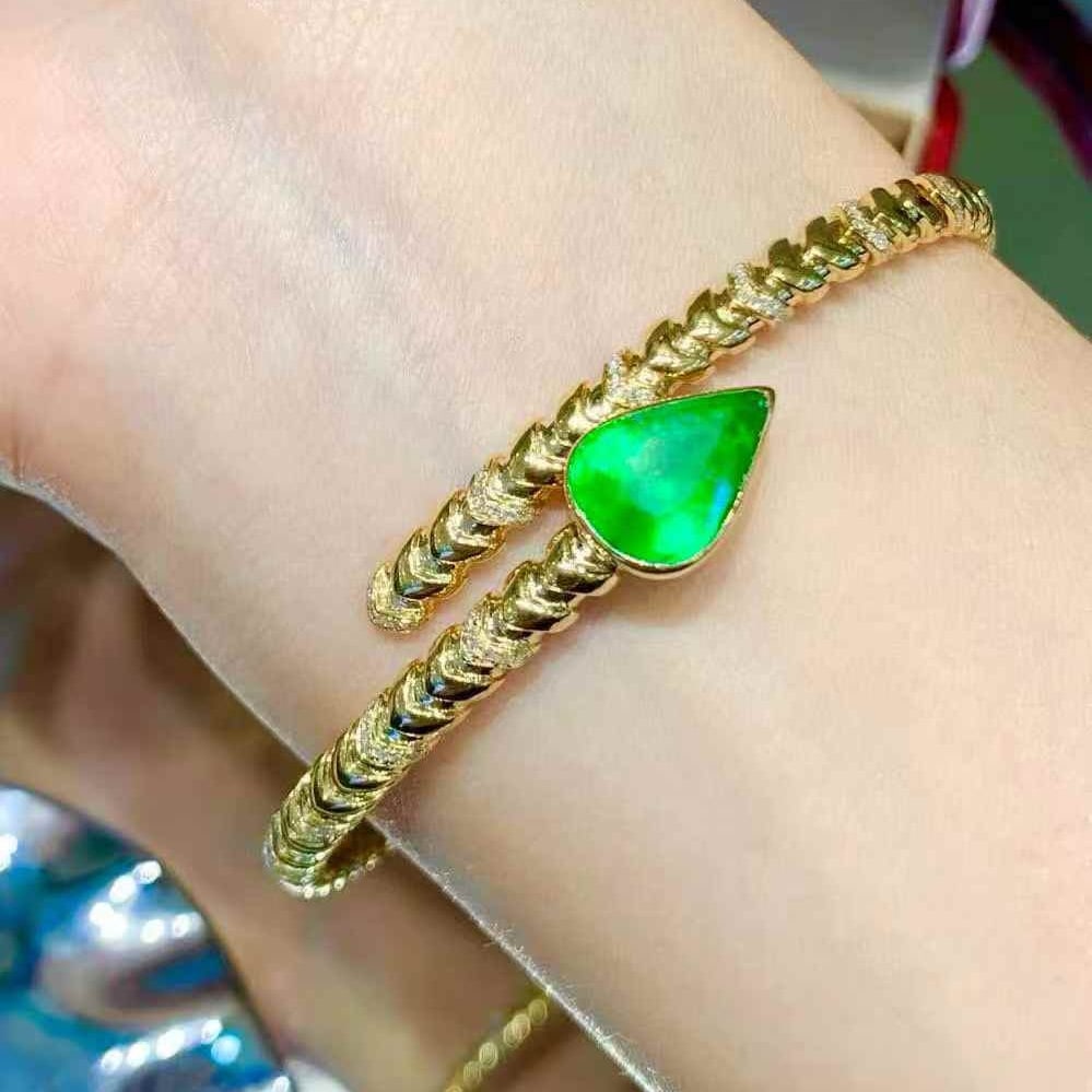 14k Gold 3.2 Ct Vivid Green Natural Emerald & Diamond Bangle - 4